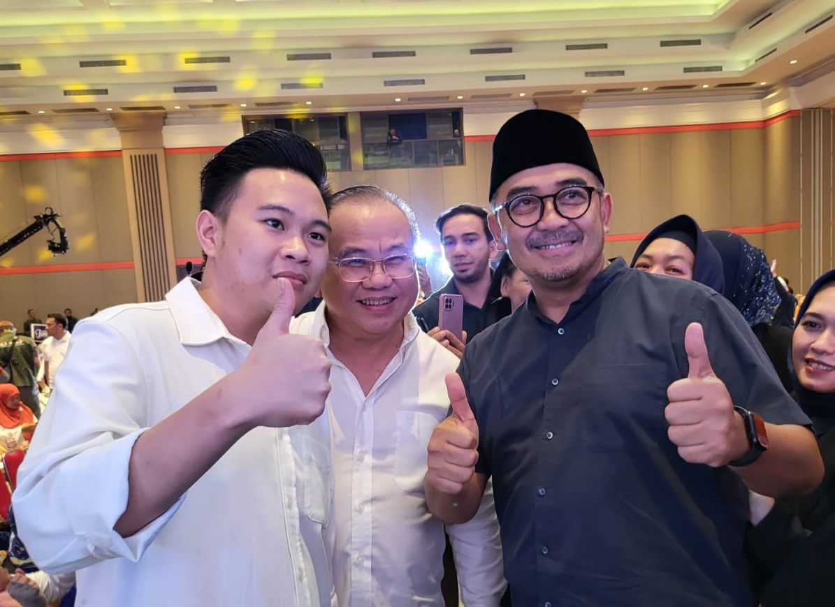 <img src="/imgs/henry-husada-anies-baswedan-1.jpg" alt="Henry Husada dampingi kampanye Anies Baswedan di Bandung">