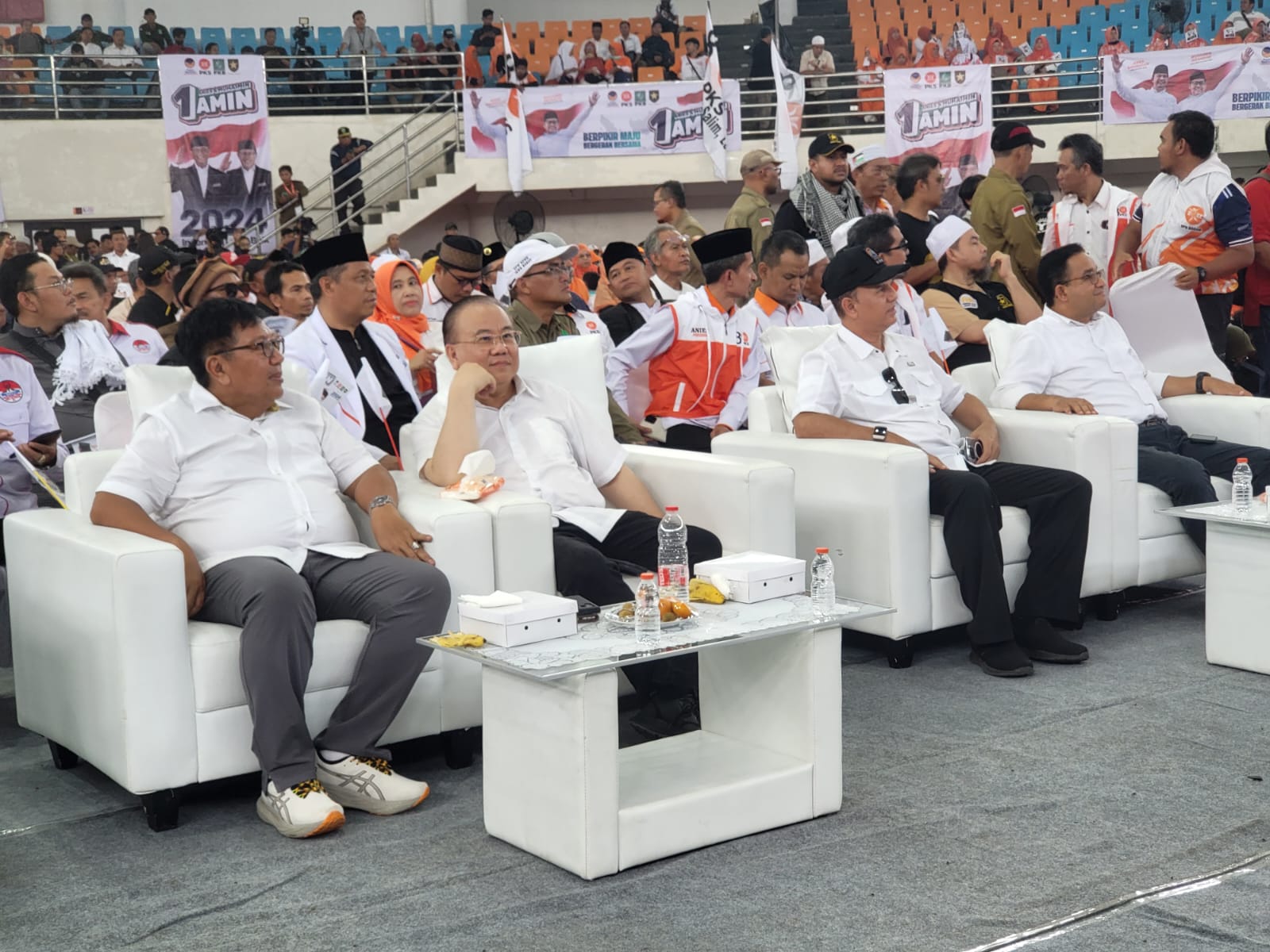 <img src="/imgs/henry-husada-dan-anies-baswedan-1.jpg" alt="Henry Husada dan Anies Baswedan">