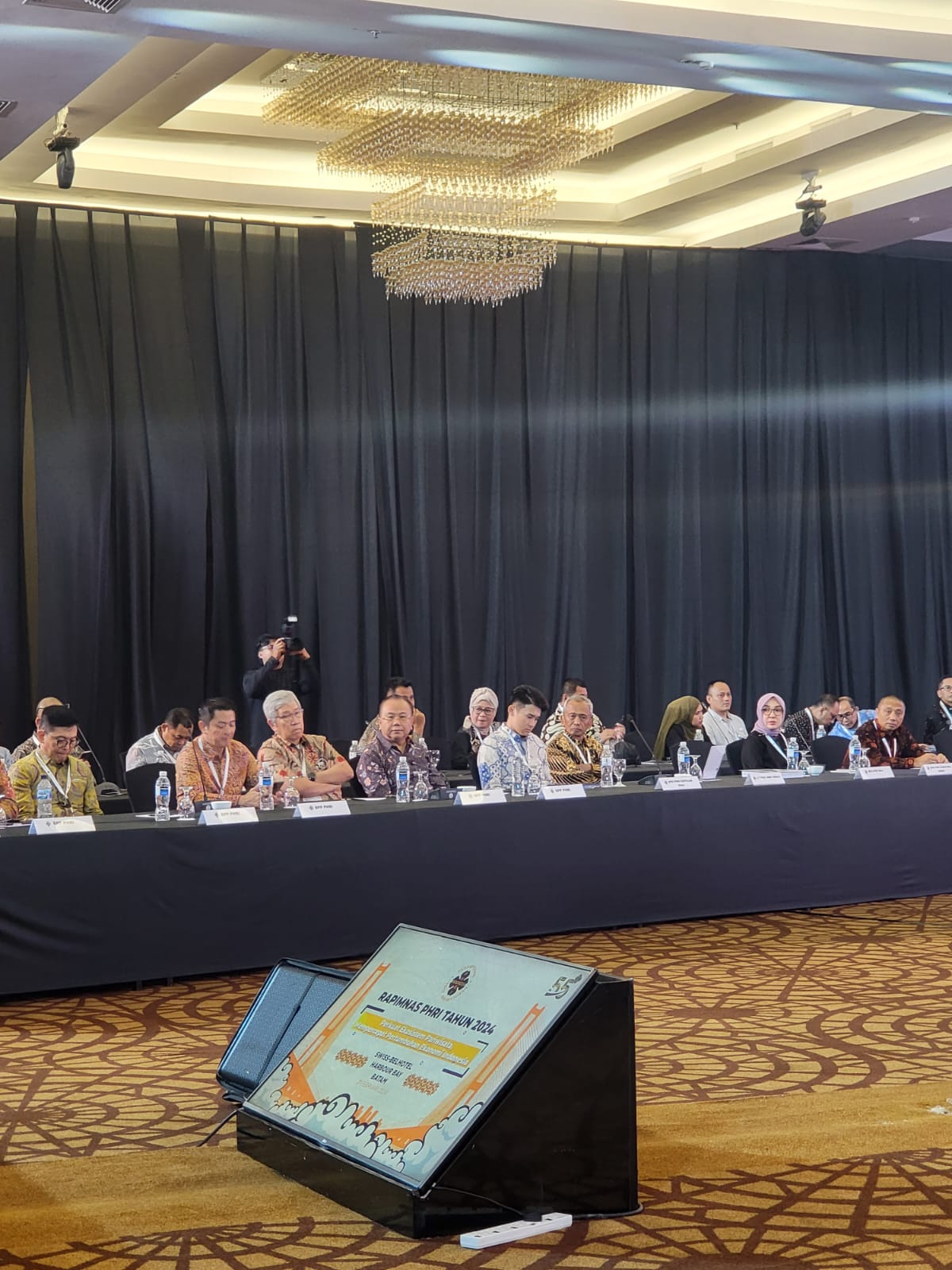 Henry Husada melanjutkan agendanya yakni mengikuti Rapat Pimpinan Nasional Perhimpunan Hotel dan Restoran Indonesia (PHRI)